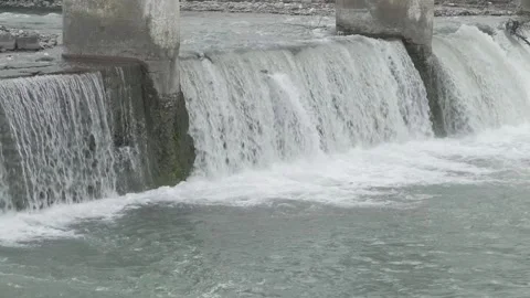Rapid flow of water from locks on river 스톡 동영상 304741570