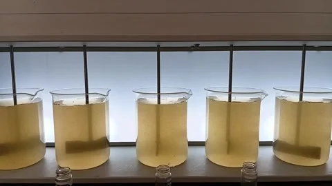 Rapid Mixing Middle Phase at 120 RPM Jar Test Video stock 333298479