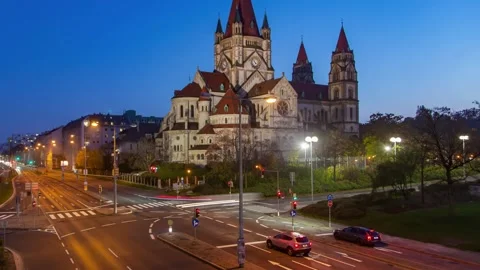 Rapid Nightfall Over Vienna's Bustling Streets and Old Architecture Stock Footage 312928965