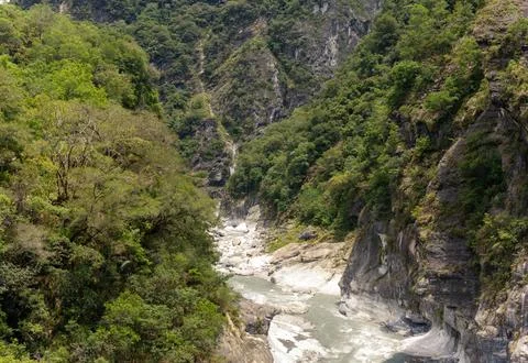 Rapid River Flowing Through Steep Gorge With Lush Greenery And Rugged Rock .. 스톡 사진