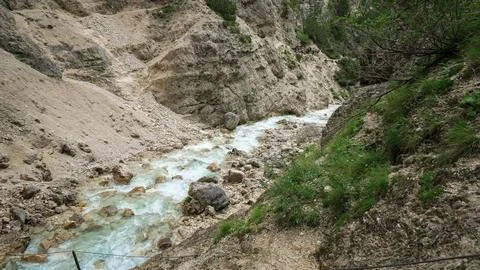 Rapid river flowing through the valley in the Italian Dolomites Foto stock