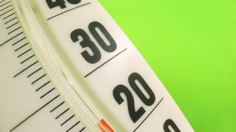 Rapid warming, the thermometer rises from a temperature of + 24 to + 38 degre 库存影片 131097384