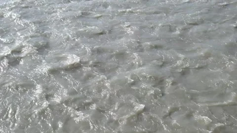 Rapid water flow on the river surface, close-up Vídeo Stock 332490450