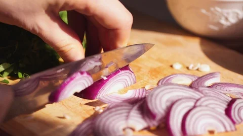 Rapidly Chopping Onion, Close-Up. Slow mothion. red onions close up. Female Видео 87705087