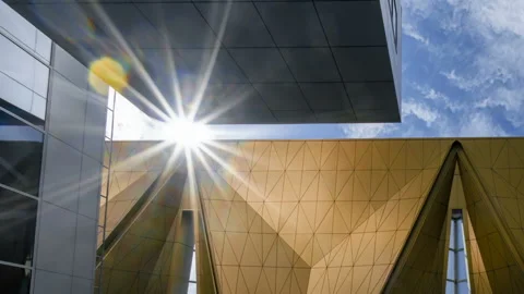 Rapidly flying clouds and the bright sun with flares and beautiful rays Video stock 119487343