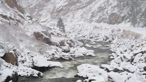 Rapids of a mountain river in a heavy springtime snowstorm Stock Footage 152794938