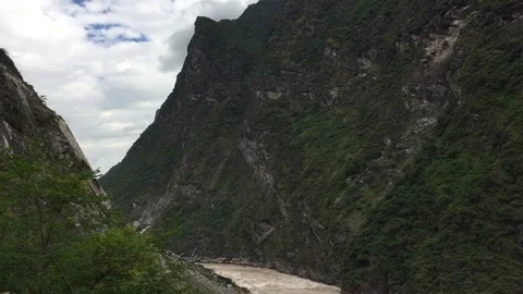Rapids of tiger leaping gorge Stock Footage 82119931
