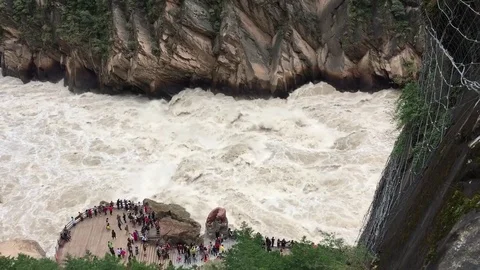 Rapids of tiger leaping gorge Stock Footage 82119932
