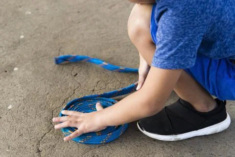 Rappel practitioners preparing the equipment to perform the activity next. Fotos de archivo