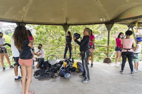 Rappelists getting ready to go down the walkway. Fotos de archivo