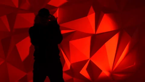 Rapper guy rap in front of the camera Видео 115951997