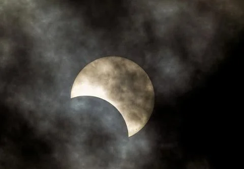 Rare hybrid solar eclipse clouds of the moon Fotos Stock
