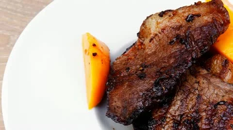 Rare medium roast beef fillet with mango 스톡 동영상 21963658