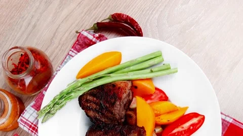 Rare medium roast beef fillet Vídeos de archivo 64001186