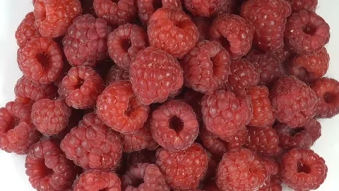 Raspberries rotates close-up Stock-Footage 137495961