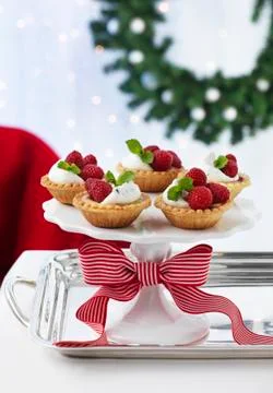 Raspberry and lemon tarts Foto stock