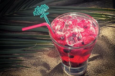 Raspberry cocktail on the sand Foto stock