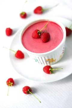 Raspberry dessert with cream cheese Stockfoto's