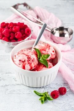Raspberry ice cream in bowl Stock Photos