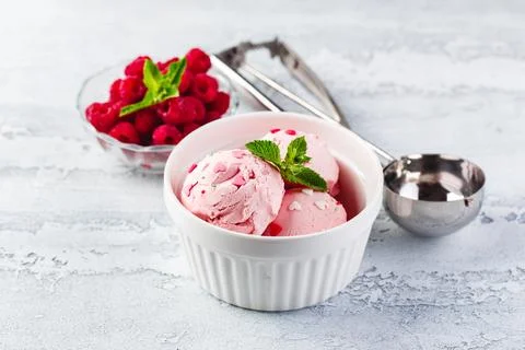 Raspberry ice cream in bowl Stock Photos