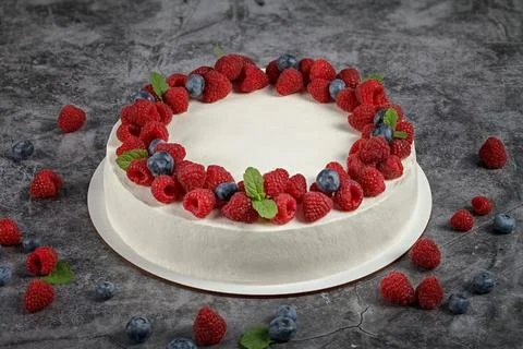 Raspberry mint cake decorated with fresh raspberry and mint leaves 스톡 사진