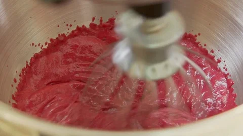 Raspberry or berry filling. The process of the mixer in the pastry Vídeo Stock 71290991