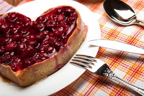 Raspberry pie in the form of heart Foto stock