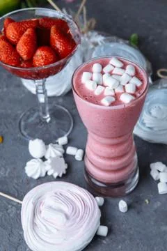 Raspberry smoothie with colored marshmallows and berries. Summer refreshing b 스톡 사진