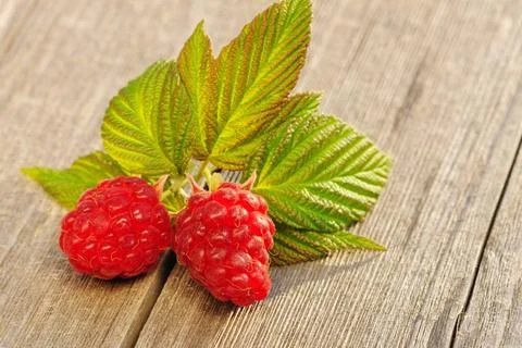 Raspberry on wooden table Raspberry with leafs on wooden table Copyright: ... Foto stock