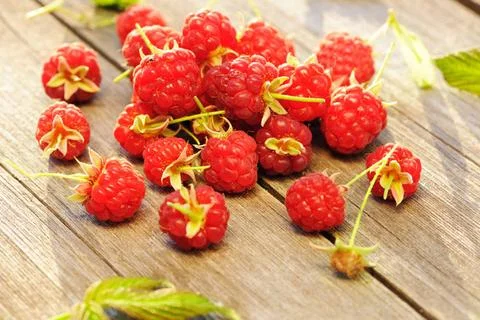 Raspberry on wooden table Raspberry with leafs on wooden table Copyright: ... Foto stock