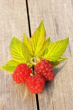 Raspberry on wooden table Raspberry with leafs on wooden table Copyright: ... Foto stock