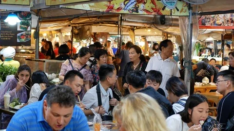 Ratchada Rot Fai Train Night Market,Bangkok Thailand. Видео 119989718
