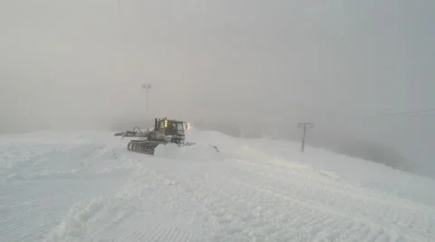 A ratrac on a ski slope Vidéo 59118760