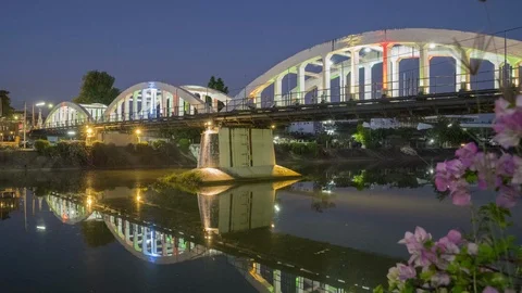 สะพานเก่าสะพาน Ratsadaphisek ลำปาง 스톡 동영상 104350731