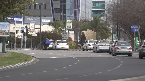 Raul valeberg statue in Raul Valenberg street Video stock 105605087