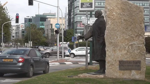 Raul valeberg statue in Raul Valenberg street Stockbeeldmateriaal 105925905