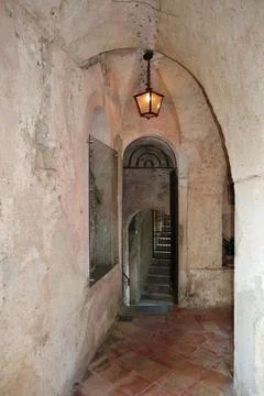 Ravello - Accesso alla Cripta di Villa Cimbrone Stock Photos