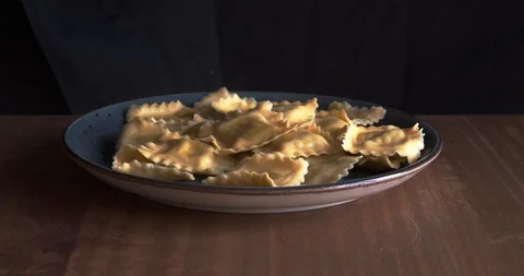 Ravioloi rallando queso2 Stock Footage 128504402