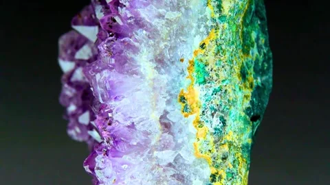Raw amethyst geode with malachite crust spinning on dark background Stock-Footage 341802178