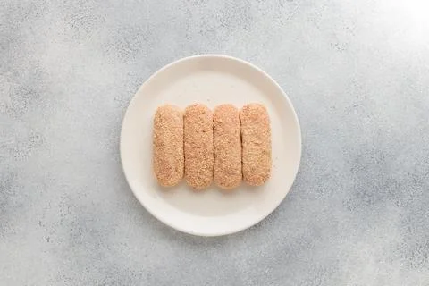 Raw beached meat cutlets on a plate Foto stock