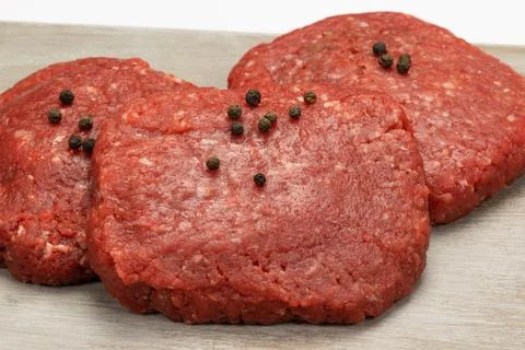 Raw beef minced steaks, close-up, isolated on a white background Stock-Fotos