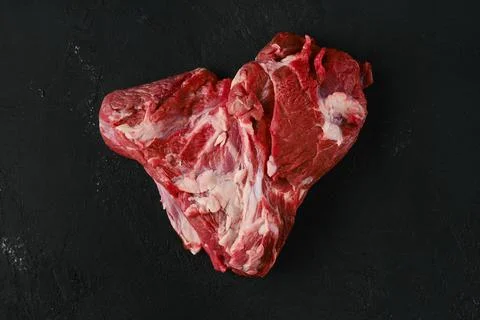 Raw beef top round roast on dark background Foto stock