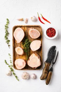 Raw bone cut veal beef, on white stone table background, top view flat lay Foto stock