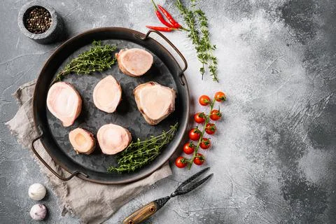 Raw brain beef bone, on gray stone table background, top view flat lay, with  Foto stock