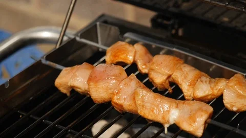 Raw chicken kebabs cooked on a BBQ 動画素材 115054786