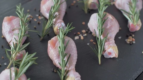 Raw chicken legs flavored with salt pepper and rosemary 動画素材 106471607