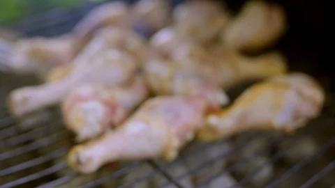 Raw Chicken Legs on the Grill 動画素材 114583934