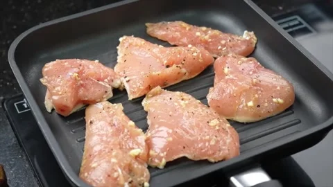 Raw Chicken meat fried in grill pan with spice and garlic lemon Video stock 286073224