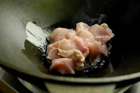 Raw chicken in a pan Foto stock
