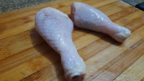 Raw Chicken Thighs Stockfoto's